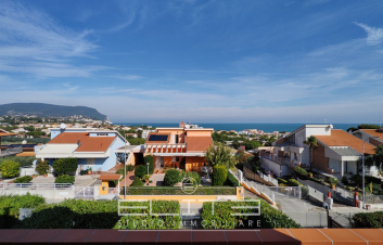 Appartamento vista mare con garage
