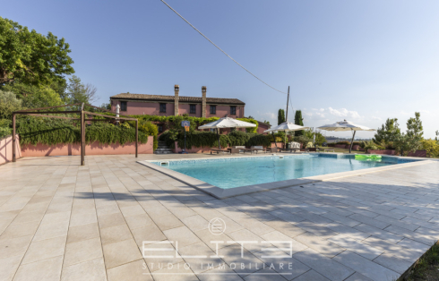 Casale di prestigio con piscina a Senigallia